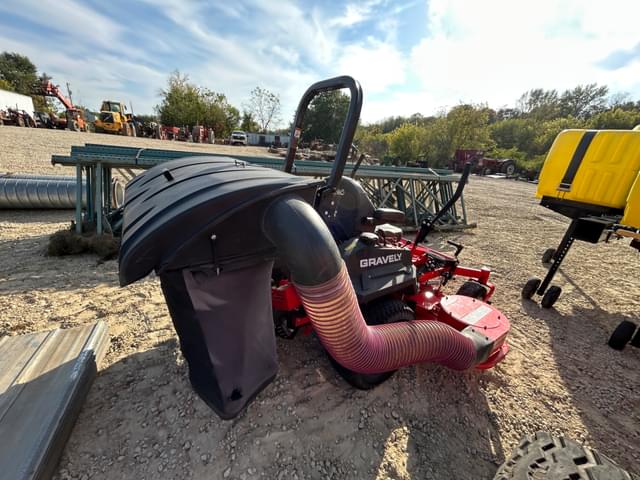 Image of Gravely Pro-Turn 260 equipment image 2
