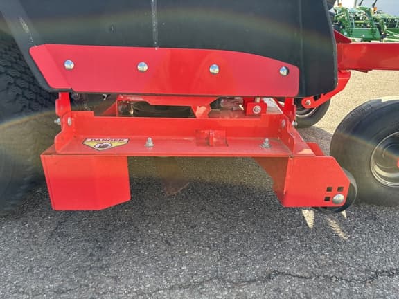 Image of Gravely Pro-Turn ZX 52 equipment image 4