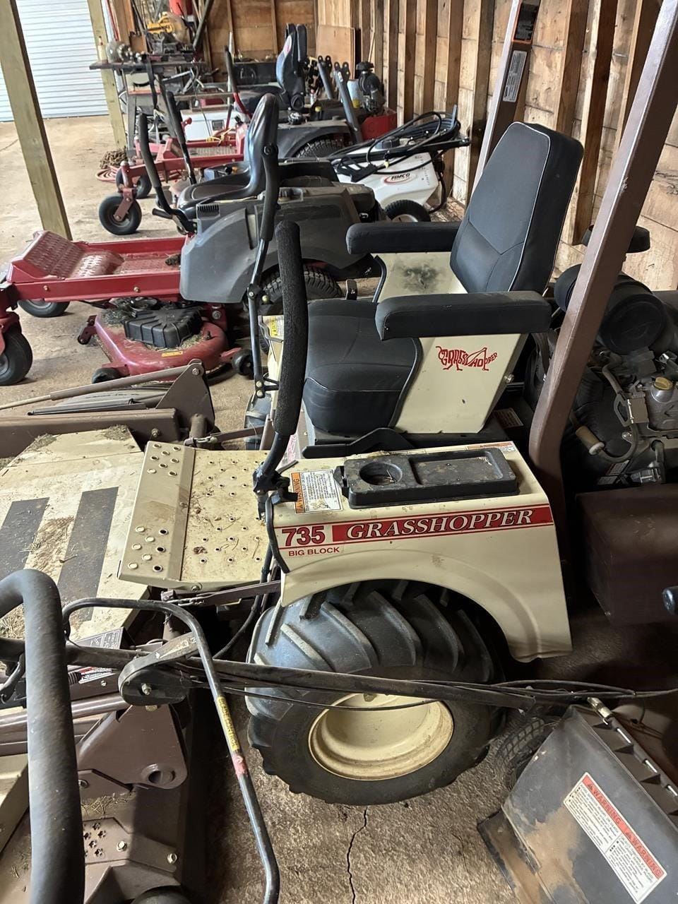 2022 Grasshopper 735 Equipment Image0
