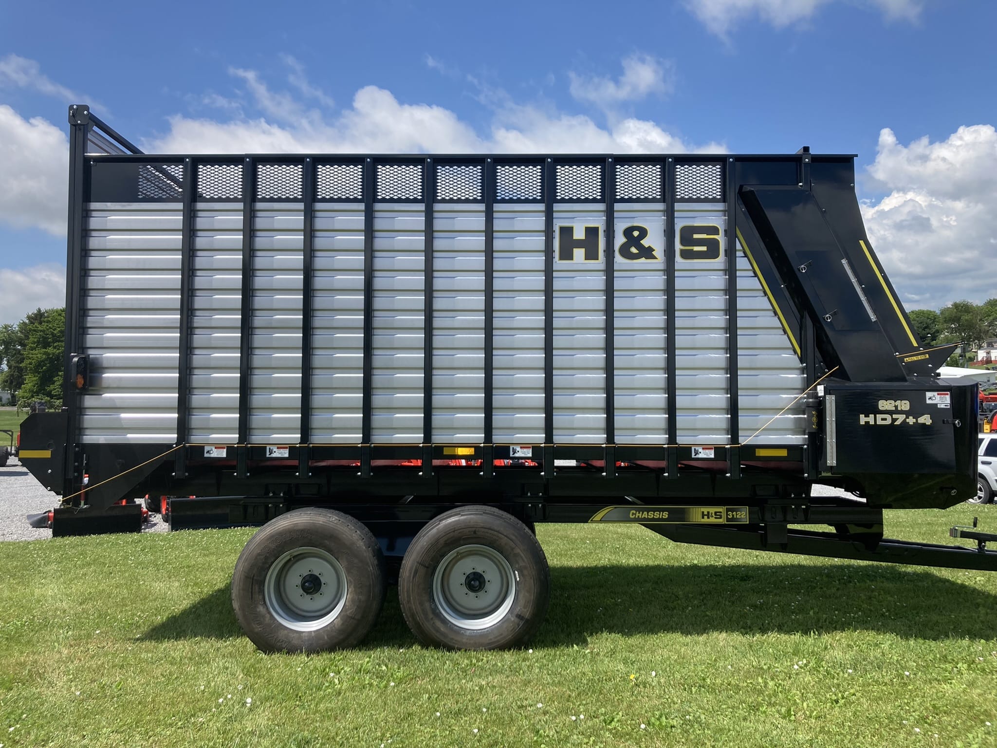 2022 H&S HD7+4 Equipment Image0