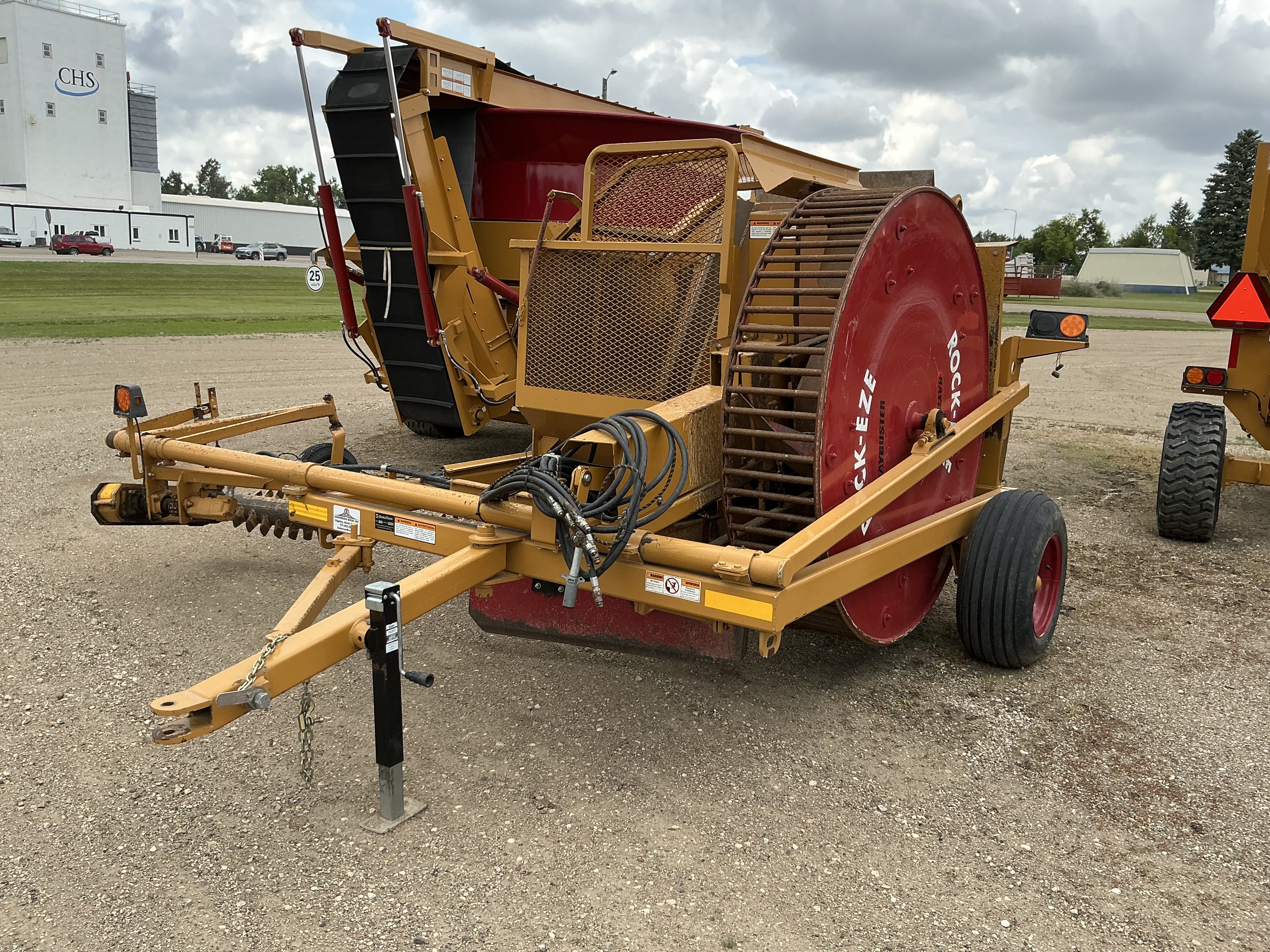 2022 Haybuster 3106 Rock EZE Equipment Image0