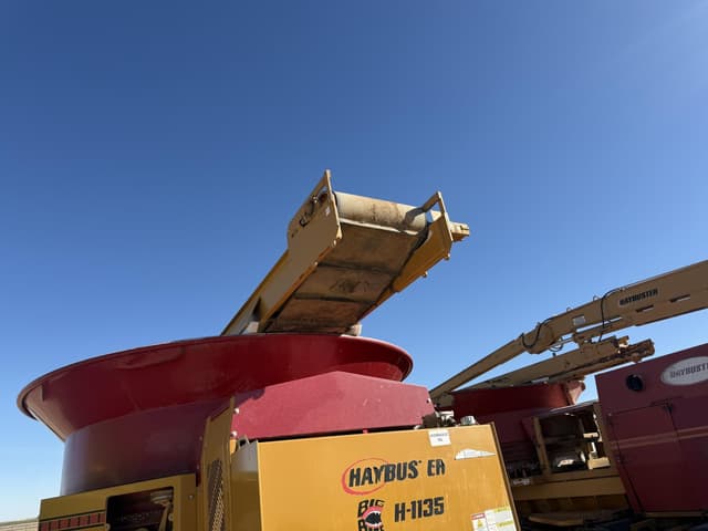 Image of Haybuster H-1135 equipment image 2