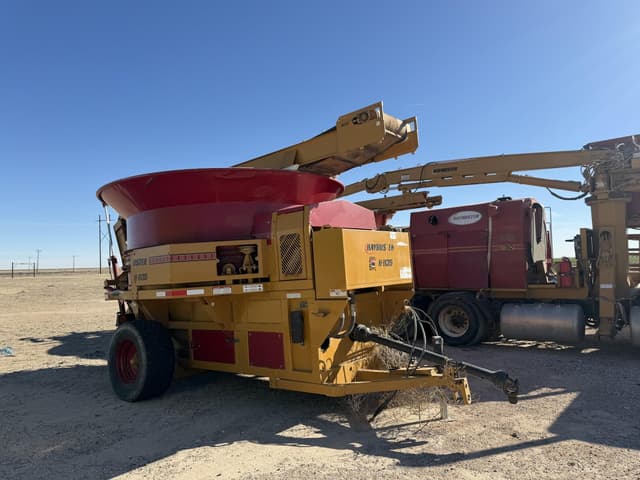 Image of Haybuster H-1135 equipment image 1