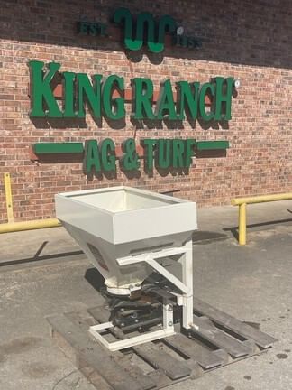 2022 Herd Sure-Feed 550 Equipment Image0