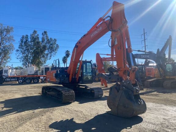 Image of Hitachi ZX210LC-5N equipment image 3