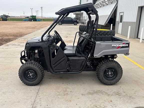 Image of Honda Pioneer 520 equipment image 3