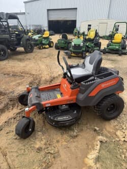 Image of Husqvarna Z242F equipment image 2