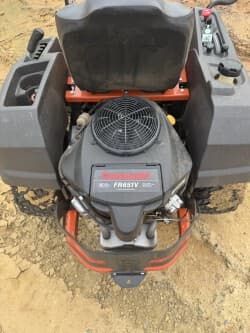 Image of Husqvarna Z242F equipment image 3