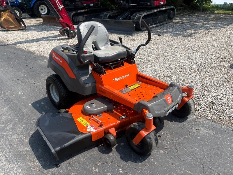 2022 Husqvarna Z254F Equipment Image0