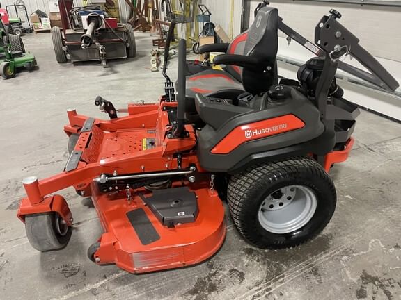 2022 Husqvarna Z560L Equipment Image0