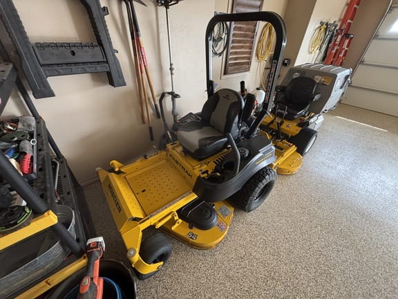 2022 Hustler FasTrak Equipment Image0