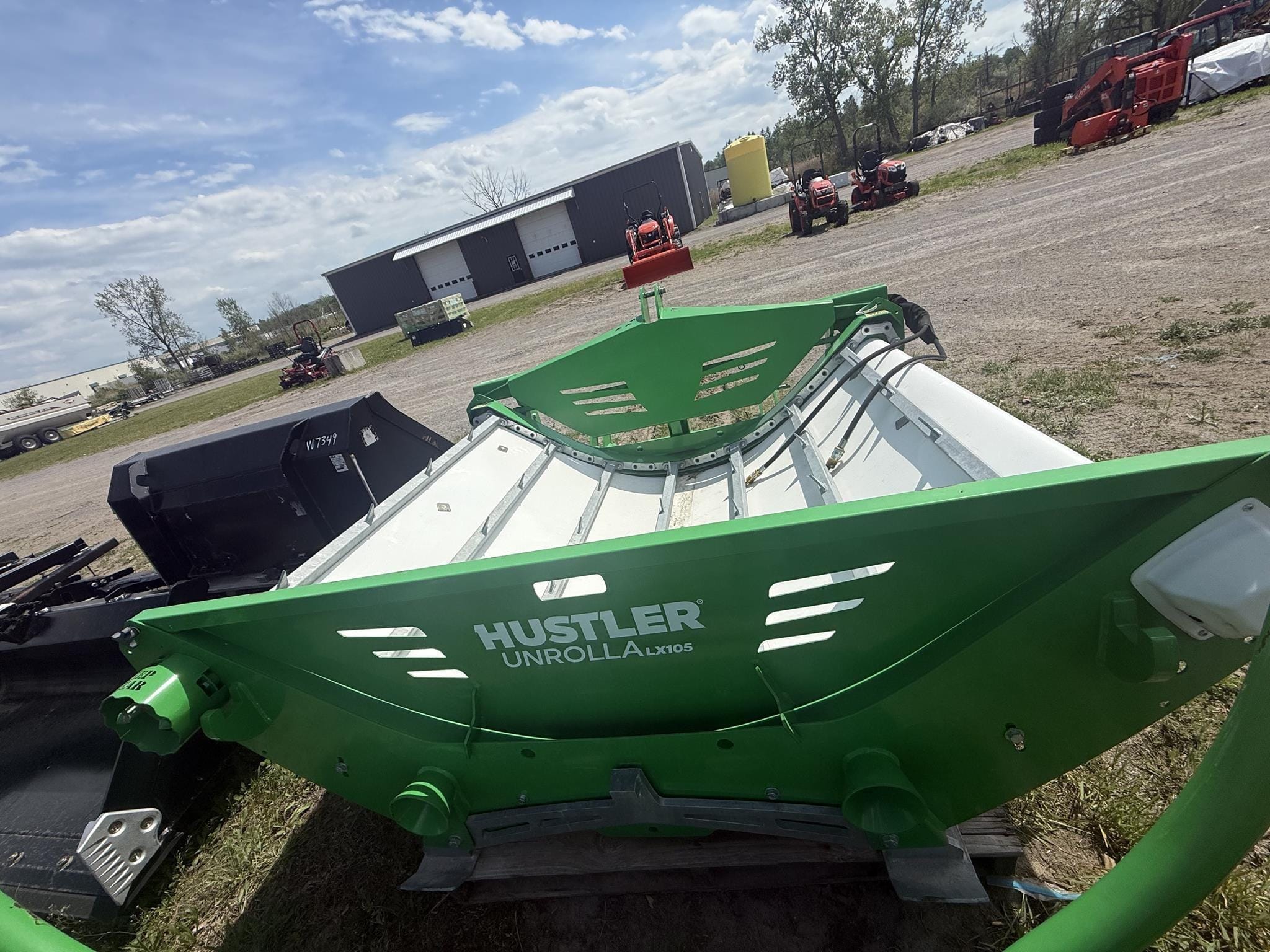 2022 Hustler Unrolla LX105 Equipment Image0