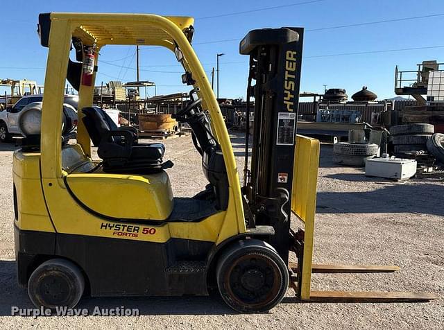 Image of Hyster S50FT equipment image 3