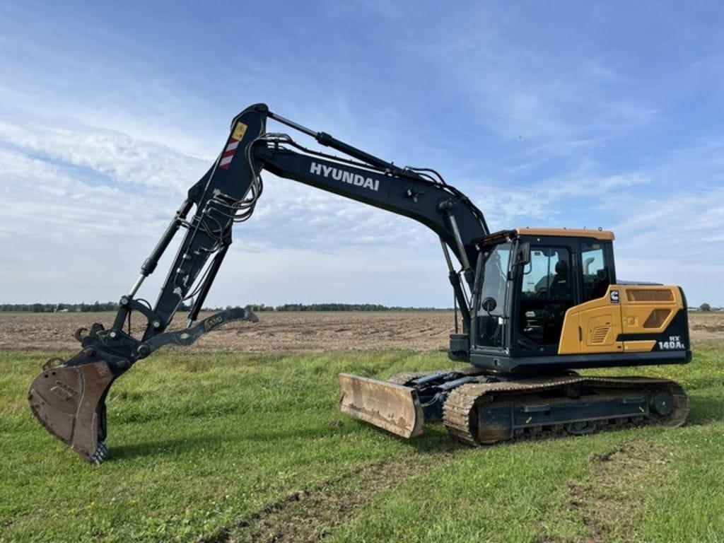 2022 Hyundai HX140AL Equipment Image0