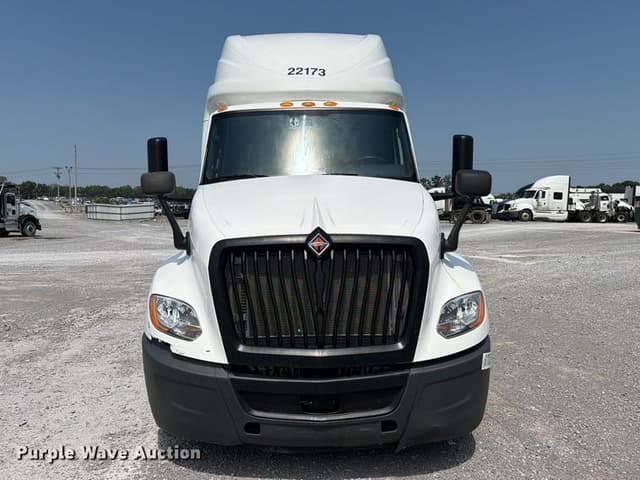 Image of International LT625 equipment image 1
