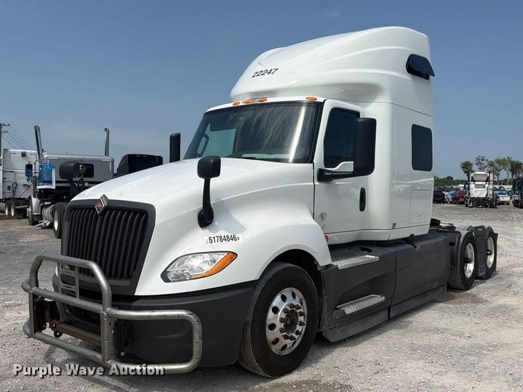 2022 International LT625 Equipment Image0