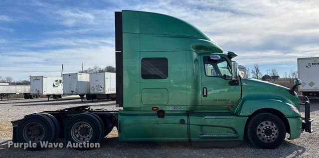 Image of International LT625 equipment image 3