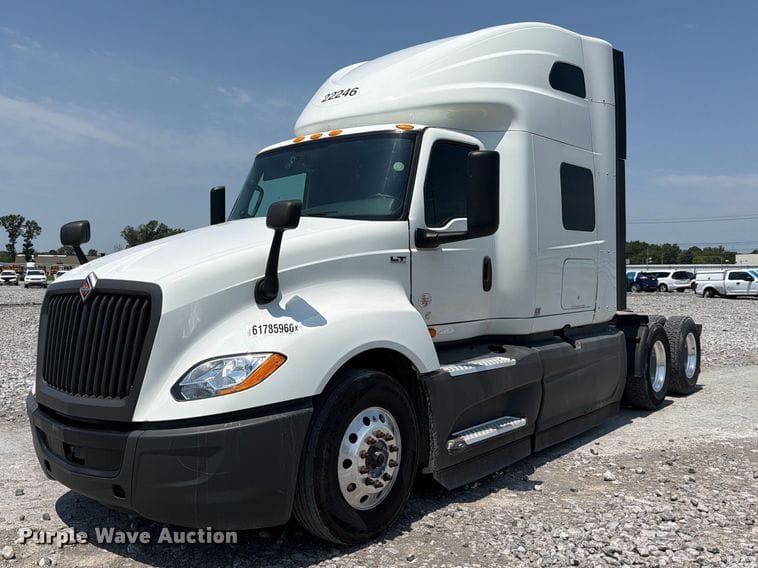 2022 International LT625 Equipment Image0