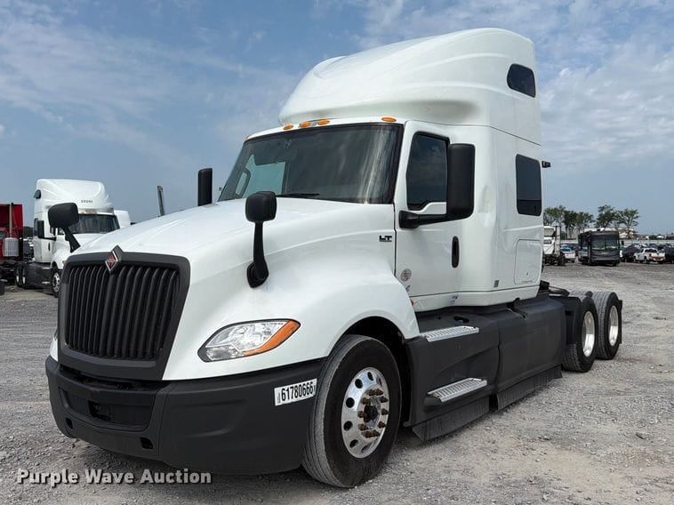 2022 International LT625 Equipment Image0