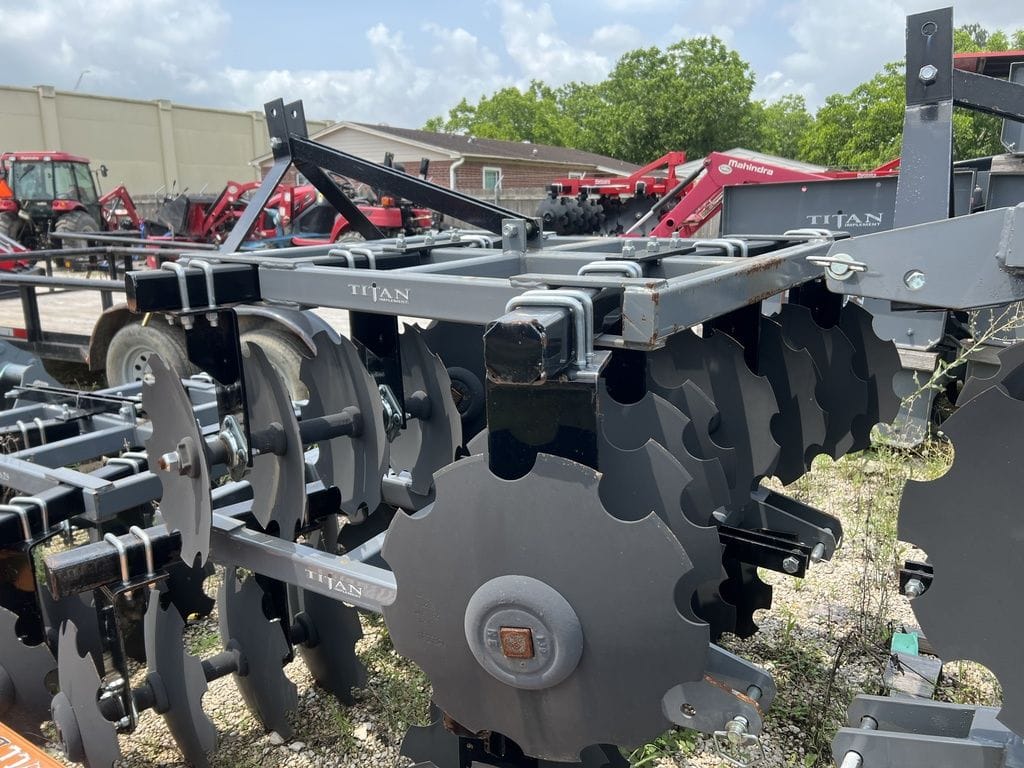 2022 IronCraft 7316 Equipment Image0