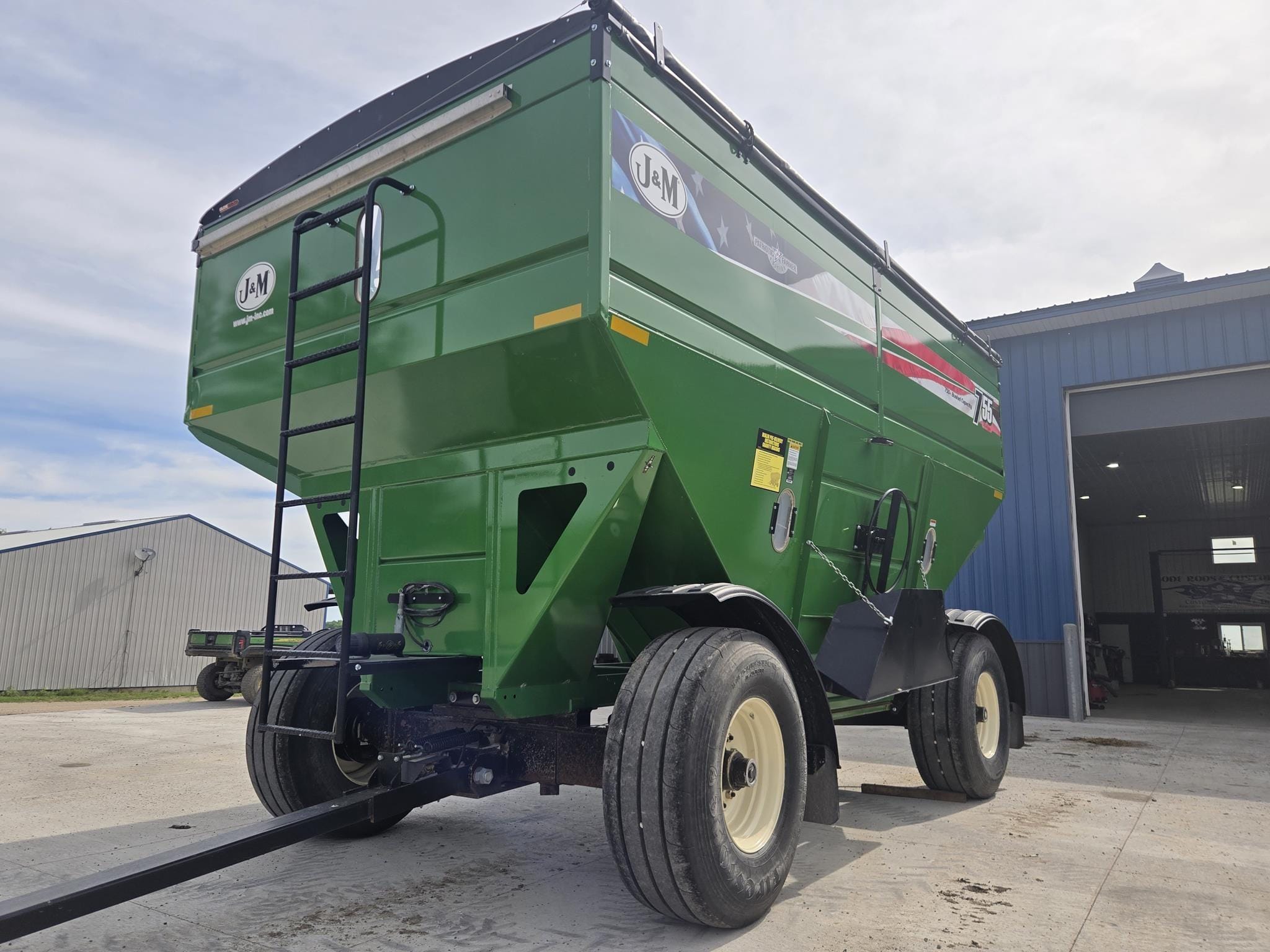 2022 J&M 755 Equipment Image0