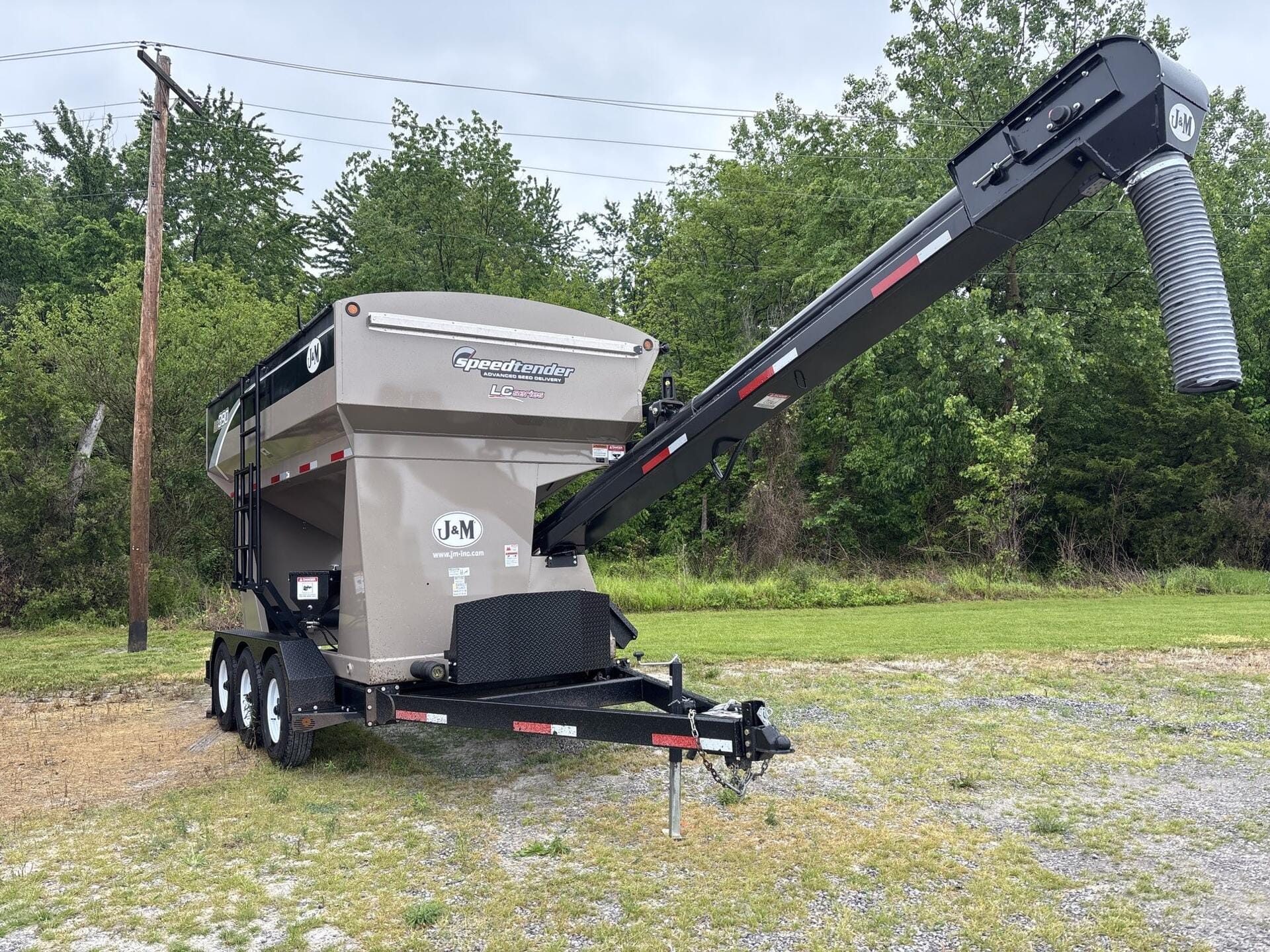 2022 J&M LC390 Equipment Image0