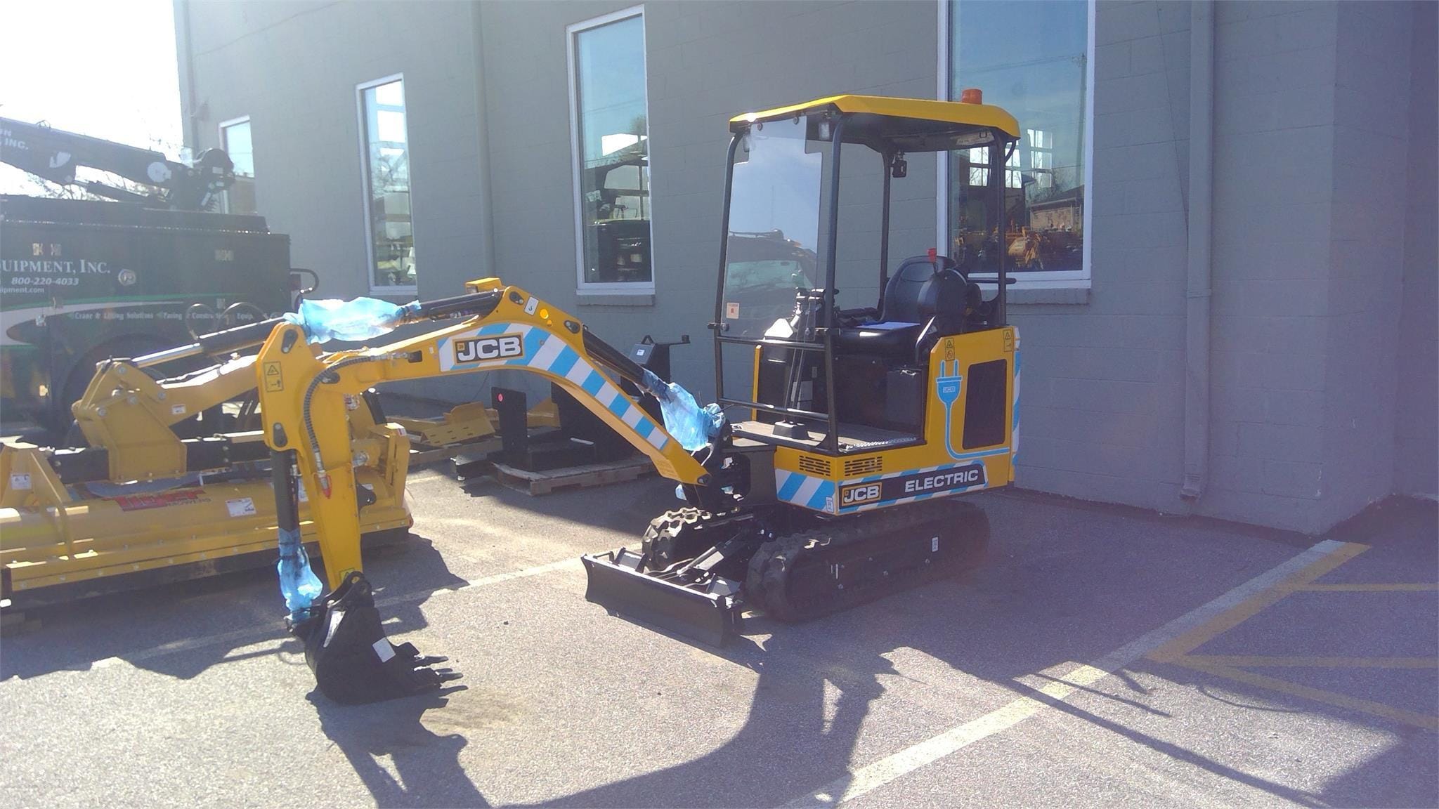 2022 JCB 19C-1E Equipment Image0