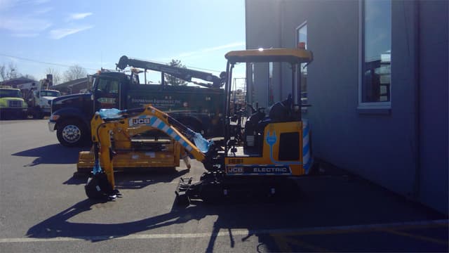 Image of JCB 19C-1E equipment image 4