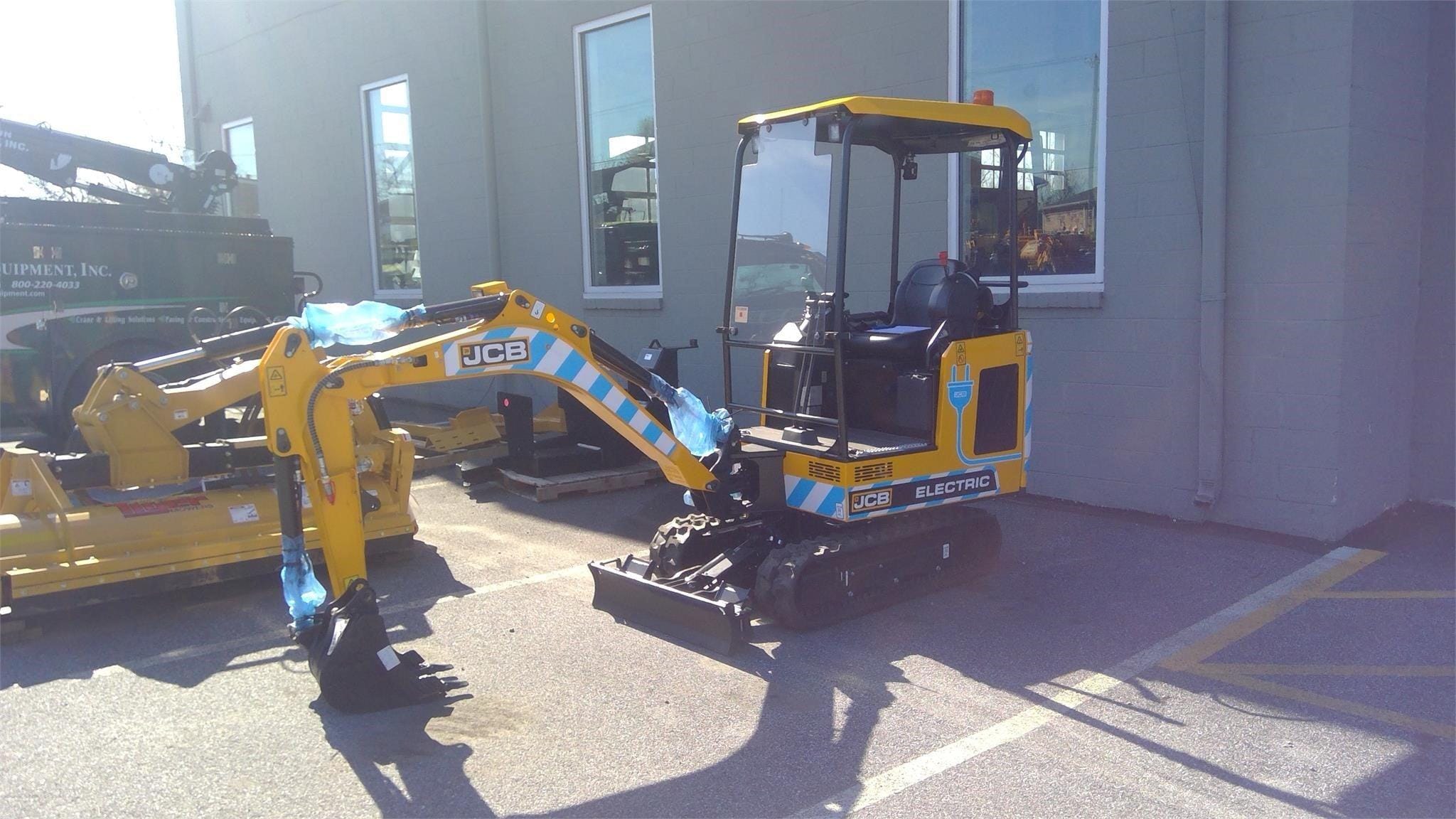 2022 JCB 19C-1E Equipment Image0