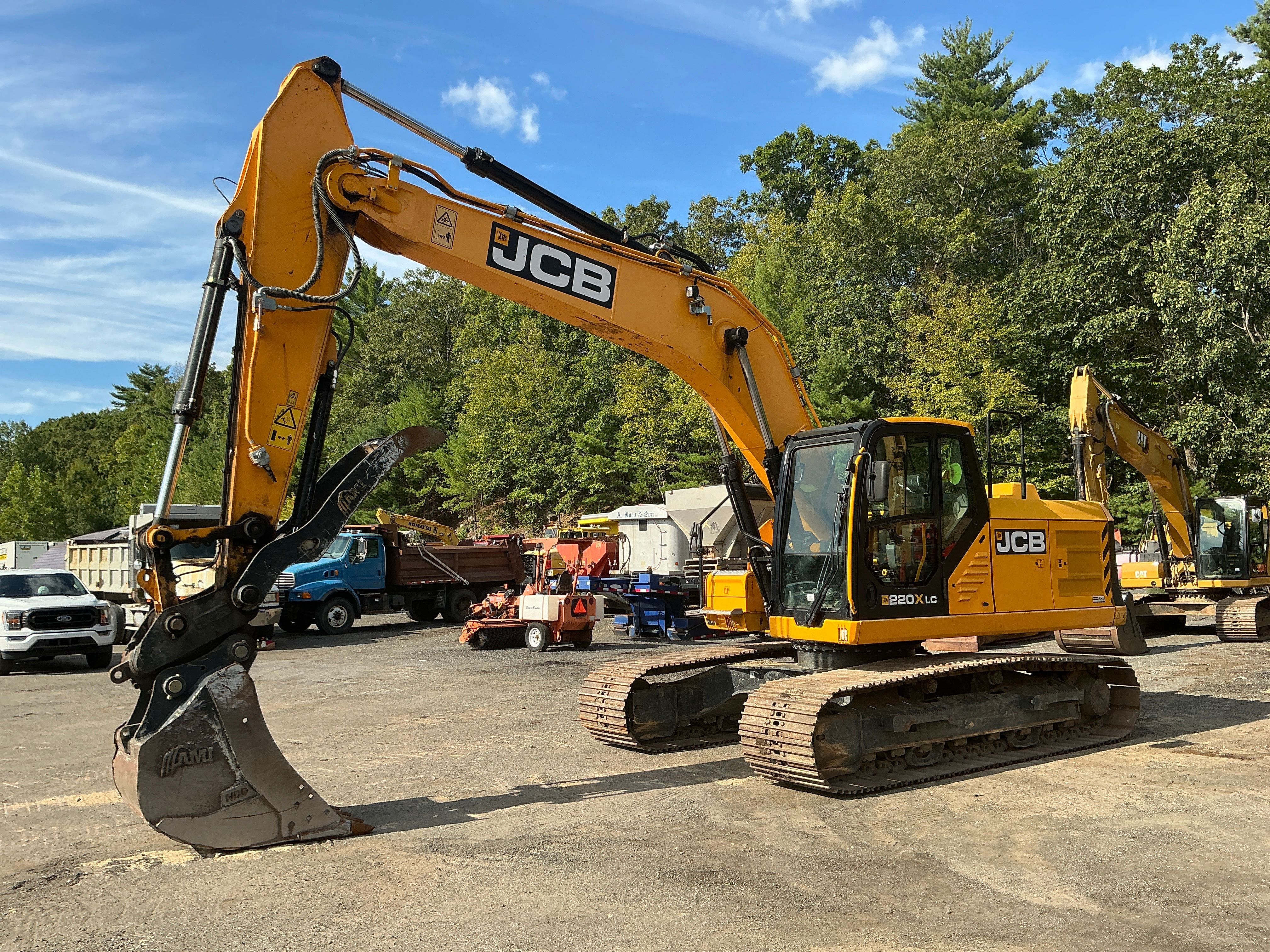 2022 JCB 220X LC Equipment Image0