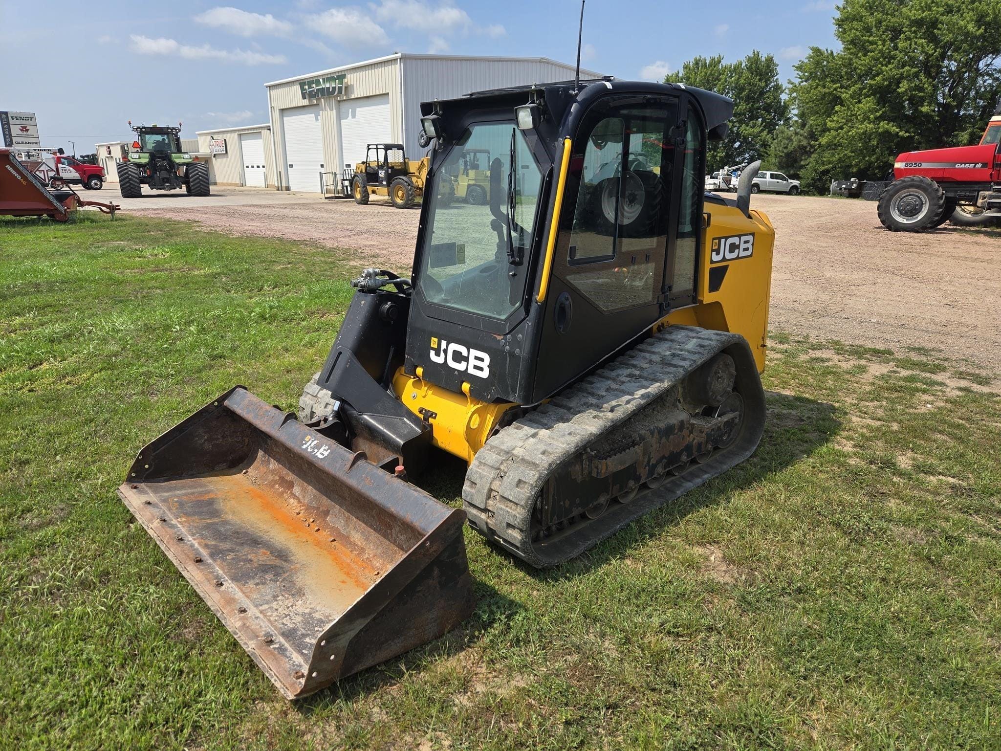 2022 JCB 270T Equipment Image0