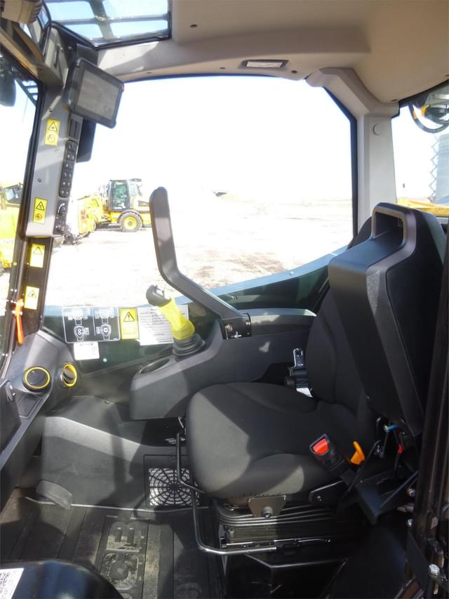 Image of JCB 270T equipment image 2