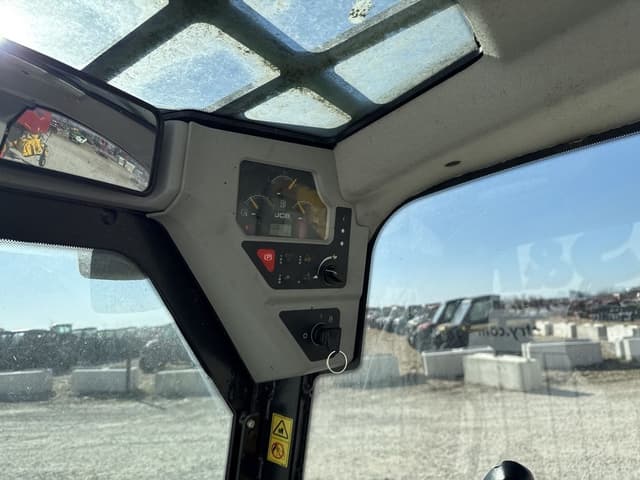 Image of JCB 3TS-8T equipment image 3