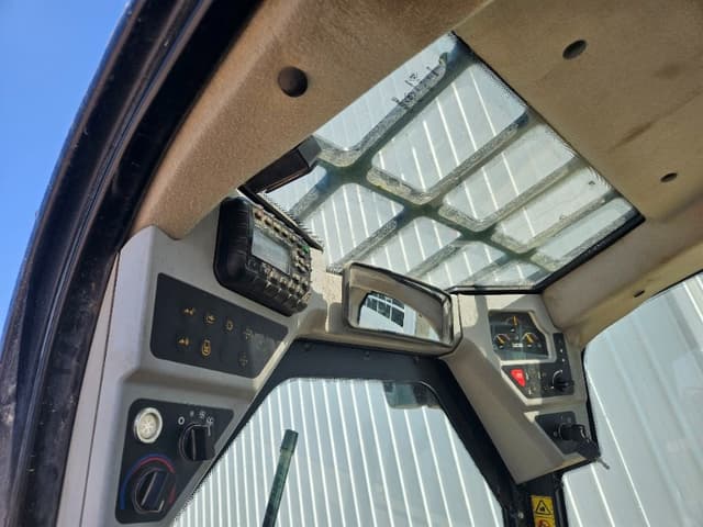 Image of JCB 3TS-8T equipment image 4