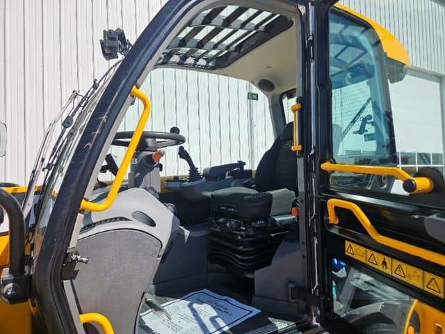 Image of JCB 542-70 Agri Plus equipment image 4