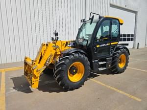 2022 JCB 542-70 Agri Plus Image