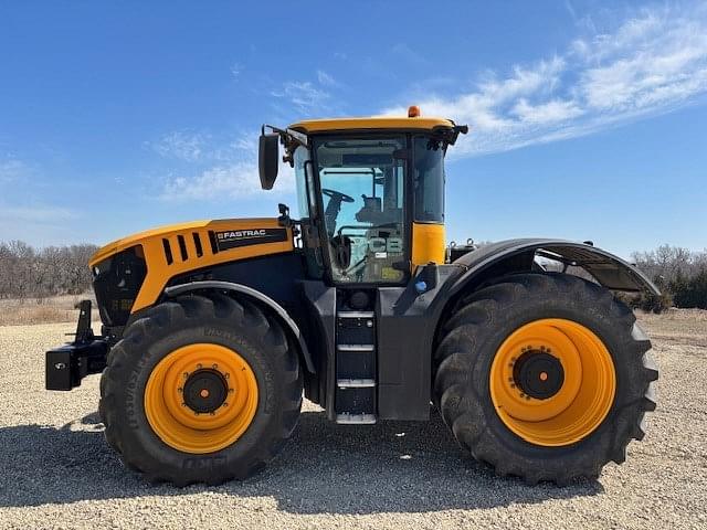 Image of JCB Fastrac 8330 Image 0