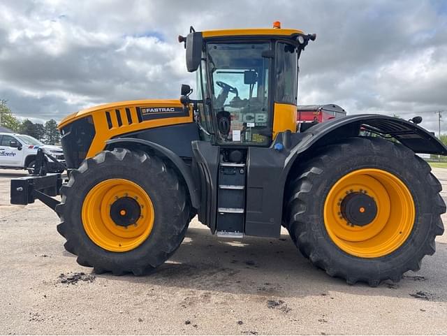 Image of JCB Fastrac 8330 equipment image 3