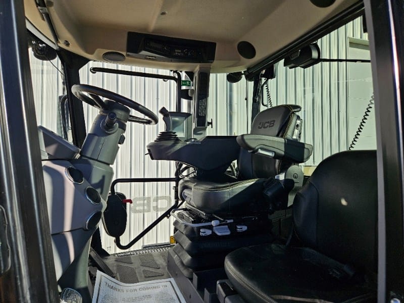 Main image JCB Fastrac 8330