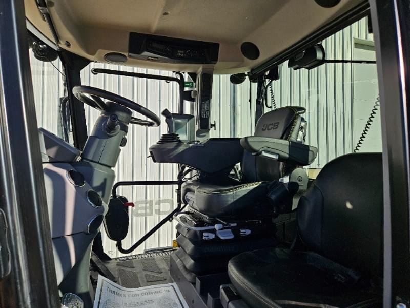 Image of JCB Fastrac 8330 Primary Image