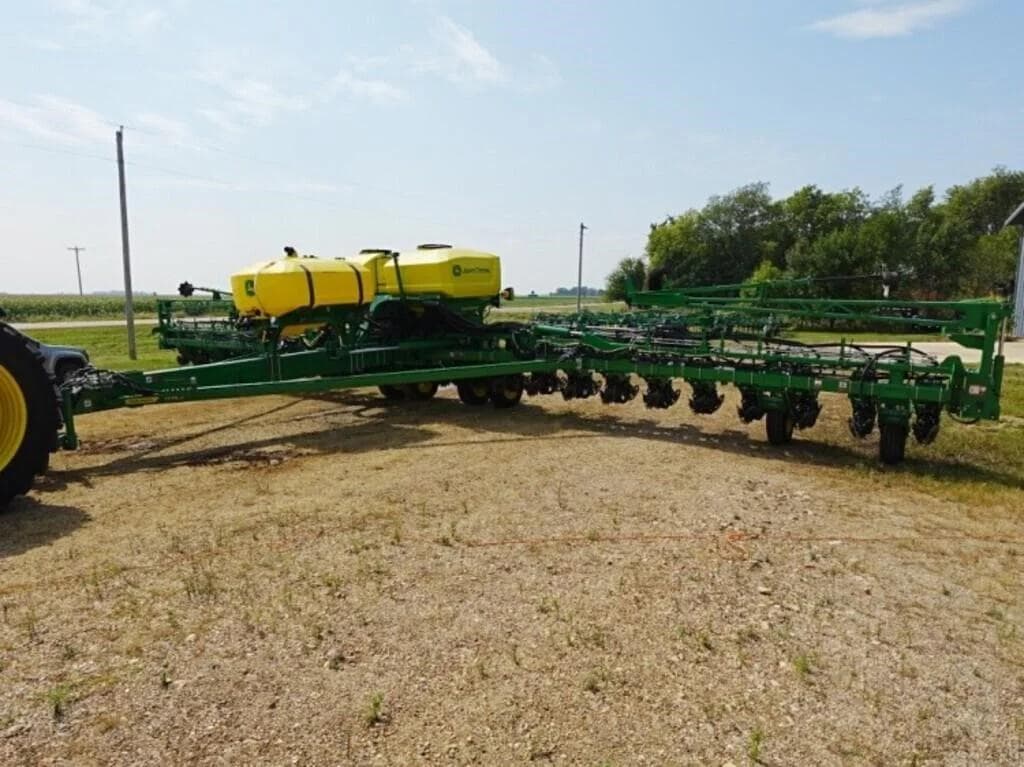 Image of John Deere 1775 Primary image