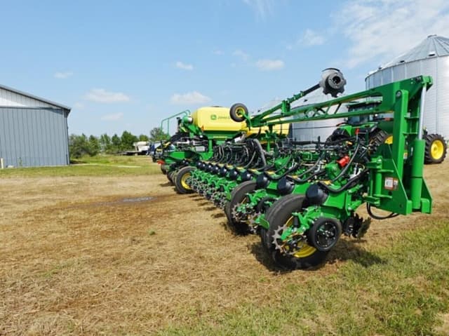 Image of John Deere 1775 equipment image 2