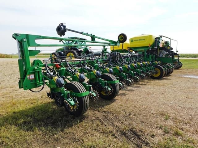 Image of John Deere 1775 equipment image 1