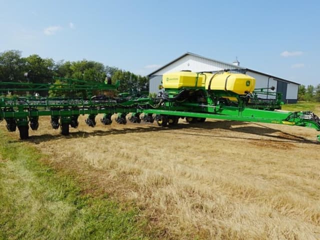 Image of John Deere 1775 equipment image 3