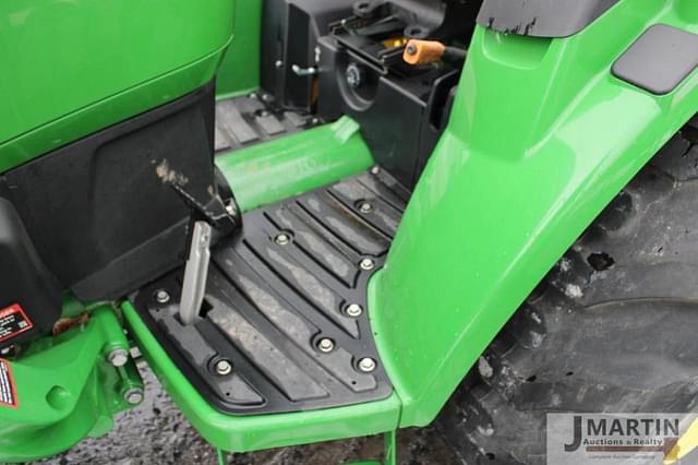 Image of John Deere 4044M equipment image 4