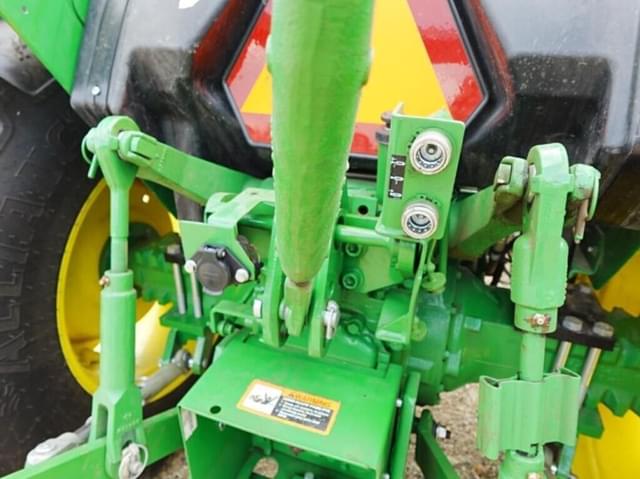 Image of John Deere 5045E equipment image 4