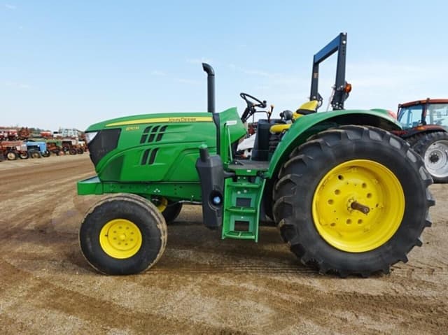 Image of John Deere 6110M equipment image 1
