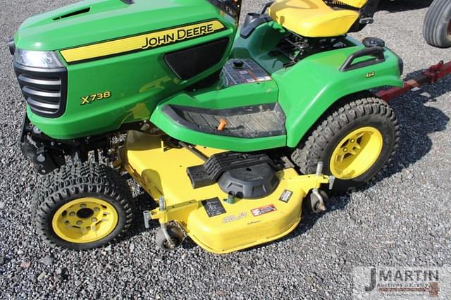 Image of John Deere X738 equipment image 3
