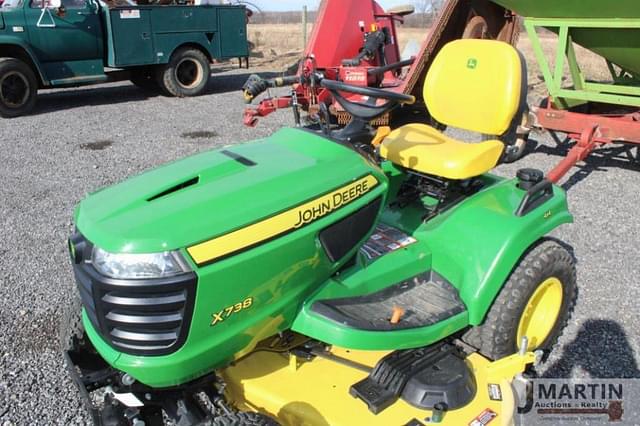 Image of John Deere X738 equipment image 4