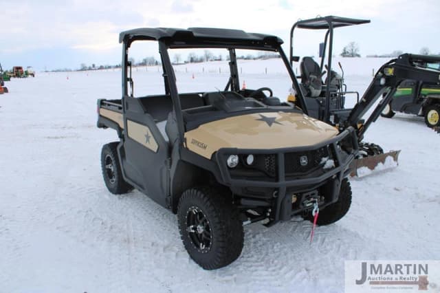 Image of John Deere XUV 835M equipment image 1